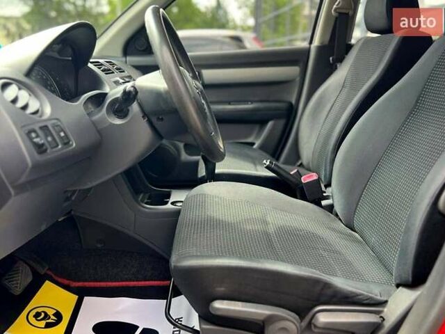 Красный Сузуки Свифт, объемом двигателя 1.33 л и пробегом 178 тыс. км за 5500 $, фото 8 на Automoto.ua