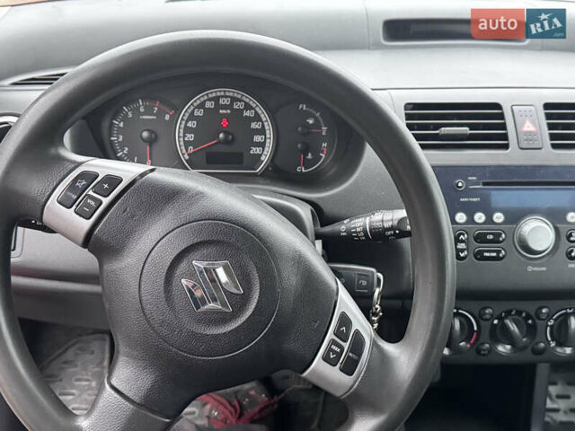 Красный Сузуки Свифт, объемом двигателя 1.3 л и пробегом 175 тыс. км за 5200 $, фото 14 на Automoto.ua