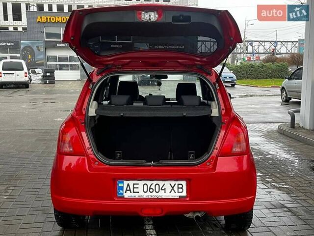 Красный Сузуки Свифт, объемом двигателя 1.3 л и пробегом 260 тыс. км за 4500 $, фото 8 на Automoto.ua