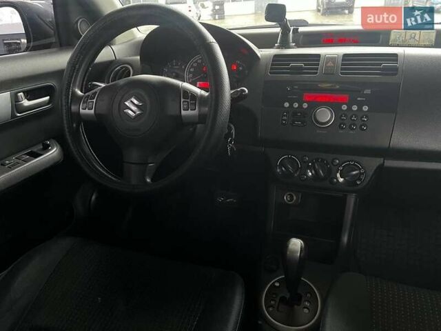 Красный Сузуки Свифт, объемом двигателя 1.3 л и пробегом 260 тыс. км за 4500 $, фото 13 на Automoto.ua
