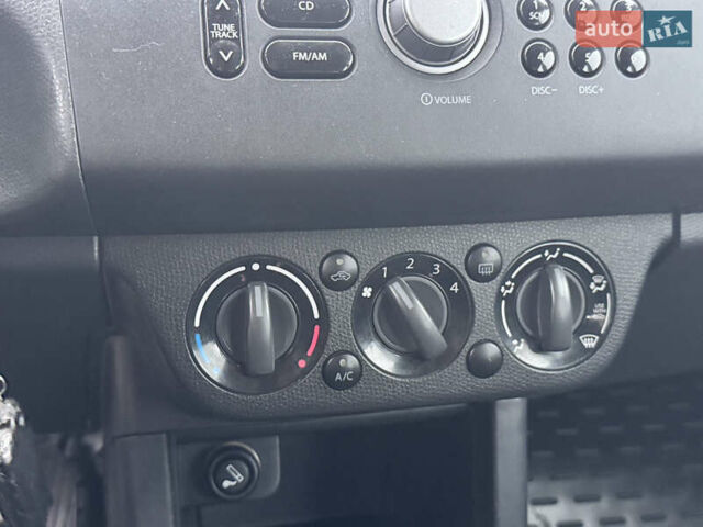 Красный Сузуки Свифт, объемом двигателя 1.3 л и пробегом 175 тыс. км за 5200 $, фото 11 на Automoto.ua