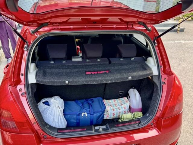 Красный Сузуки Свифт, объемом двигателя 1.3 л и пробегом 210 тыс. км за 5200 $, фото 7 на Automoto.ua