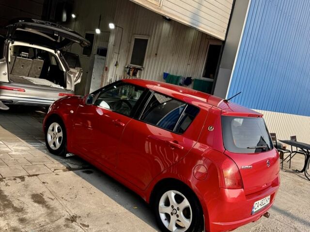 Красный Сузуки Свифт, объемом двигателя 1.3 л и пробегом 210 тыс. км за 5200 $, фото 3 на Automoto.ua