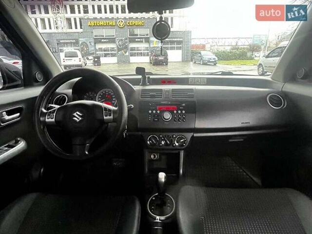 Красный Сузуки Свифт, объемом двигателя 1.3 л и пробегом 260 тыс. км за 4500 $, фото 14 на Automoto.ua