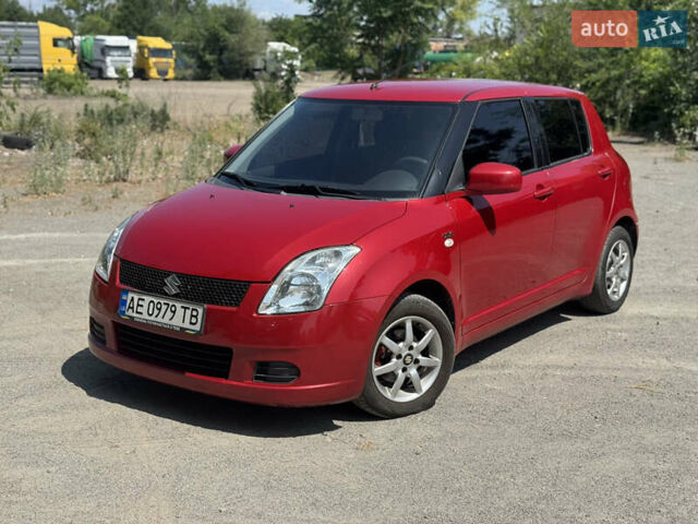 Красный Сузуки Свифт, объемом двигателя 1.25 л и пробегом 205 тыс. км за 5700 $, фото 2 на Automoto.ua