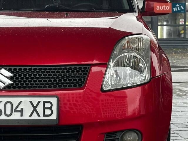 Красный Сузуки Свифт, объемом двигателя 1.3 л и пробегом 260 тыс. км за 4500 $, фото 3 на Automoto.ua
