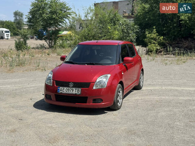 Красный Сузуки Свифт, объемом двигателя 1.25 л и пробегом 205 тыс. км за 5700 $, фото 3 на Automoto.ua