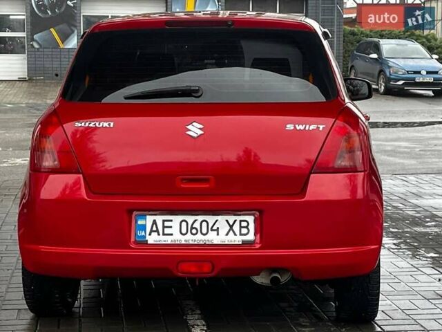 Красный Сузуки Свифт, объемом двигателя 1.3 л и пробегом 260 тыс. км за 4500 $, фото 6 на Automoto.ua