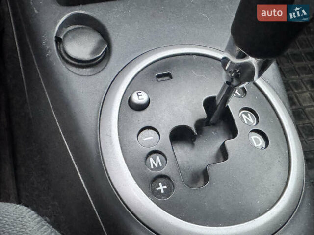 Красный Сузуки Свифт, объемом двигателя 1.3 л и пробегом 175 тыс. км за 5200 $, фото 12 на Automoto.ua