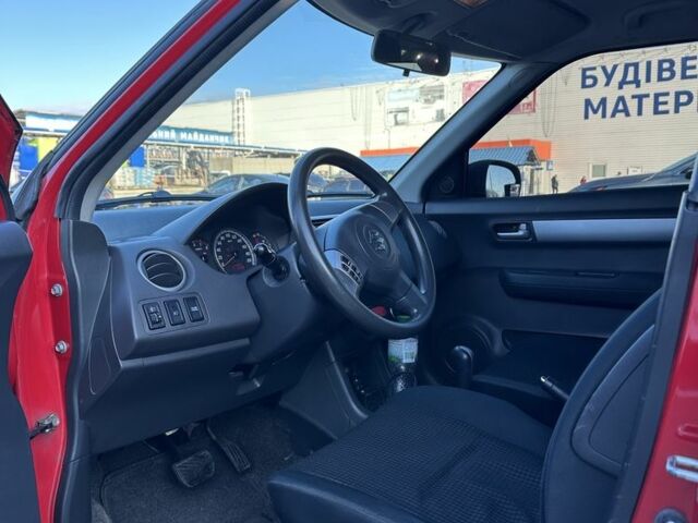 Червоний Сузукі Свифт, об'ємом двигуна 1.3 л та пробігом 130 тис. км за 4900 $, фото 5 на Automoto.ua