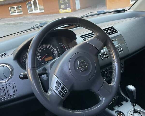 Красный Сузуки Свифт, объемом двигателя 1.49 л и пробегом 200 тыс. км за 6500 $, фото 8 на Automoto.ua