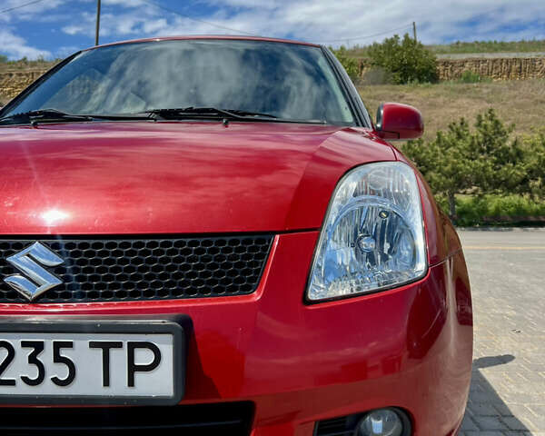 Червоний Сузукі Свифт, об'ємом двигуна 1.5 л та пробігом 163 тис. км за 5500 $, фото 3 на Automoto.ua