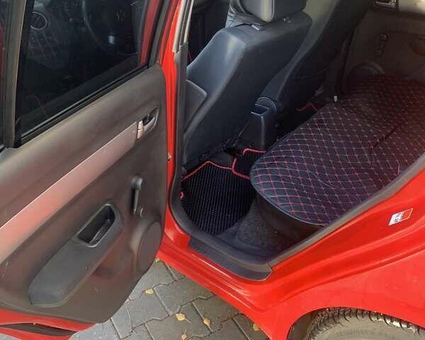 Червоний Сузукі Свифт, об'ємом двигуна 1.3 л та пробігом 184 тис. км за 4800 $, фото 11 на Automoto.ua