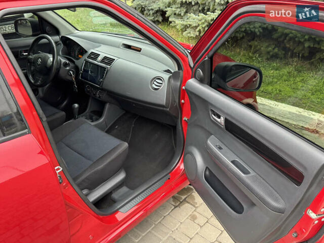Червоний Сузукі Свифт, об'ємом двигуна 1.49 л та пробігом 160 тис. км за 5300 $, фото 36 на Automoto.ua