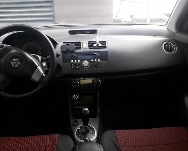 Сузукі Свифт 2007 у Києві на Automoto.ua Червоний Сузукі Свифт, об'ємом двигуна 1.33 л та пробігом 220 тис. км за 6500 $, фото 23 на Automoto.ua