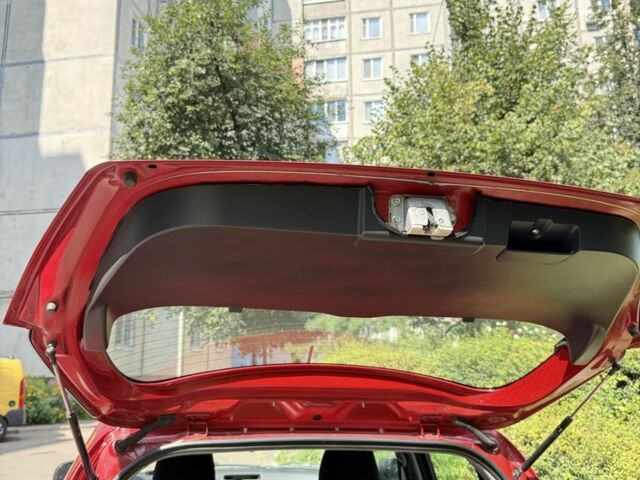 Красный Сузуки Свифт, объемом двигателя 1.5 л и пробегом 255 тыс. км за 5600 $, фото 7 на Automoto.ua