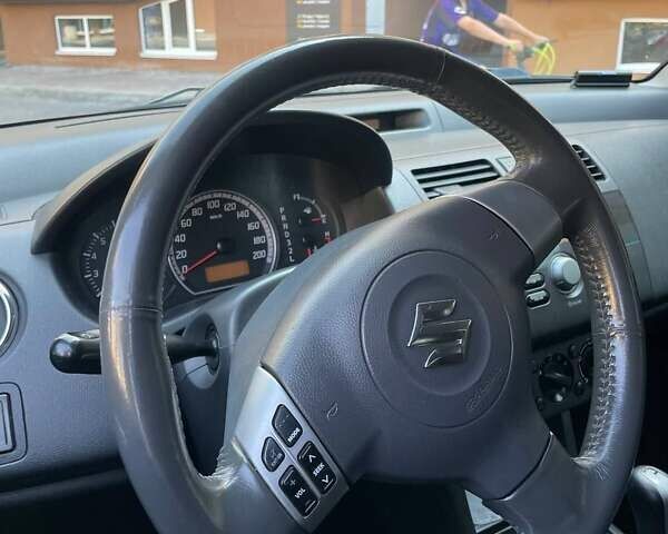 Красный Сузуки Свифт, объемом двигателя 1.49 л и пробегом 200 тыс. км за 6500 $, фото 6 на Automoto.ua