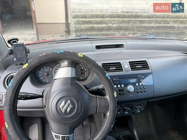 Красный Сузуки Свифт, объемом двигателя 1.33 л и пробегом 163 тыс. км за 5500 $, фото 5 на Automoto.ua