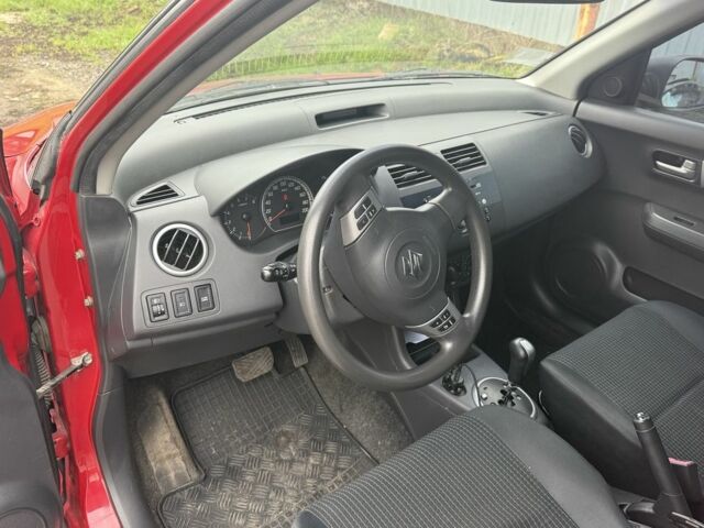 Червоний Сузукі Свифт, об'ємом двигуна 1.3 л та пробігом 145 тис. км за 4600 $, фото 3 на Automoto.ua