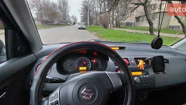 Красный Сузуки Свифт, объемом двигателя 1.49 л и пробегом 168 тыс. км за 7300 $, фото 3 на Automoto.ua