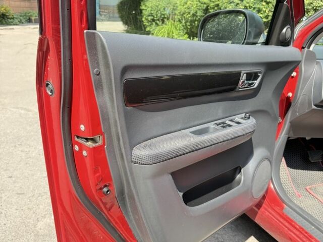 Красный Сузуки Свифт, объемом двигателя 1.5 л и пробегом 255 тыс. км за 5600 $, фото 3 на Automoto.ua