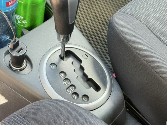 Красный Сузуки Свифт, объемом двигателя 1.5 л и пробегом 255 тыс. км за 5600 $, фото 9 на Automoto.ua