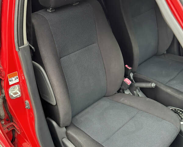 Червоний Сузукі Свифт, об'ємом двигуна 1.49 л та пробігом 160 тис. км за 5300 $, фото 40 на Automoto.ua