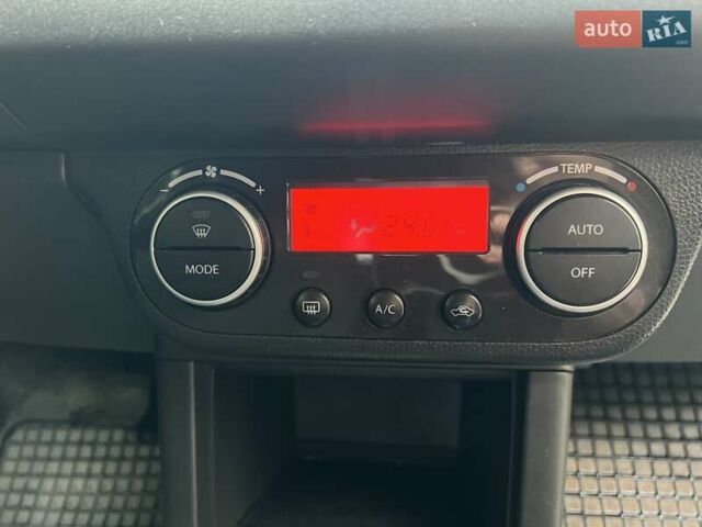 Красный Сузуки Свифт, объемом двигателя 1.49 л и пробегом 169 тыс. км за 6950 $, фото 25 на Automoto.ua