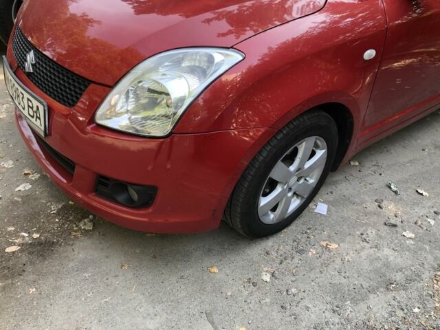 Красный Сузуки Свифт, объемом двигателя 1.3 л и пробегом 202 тыс. км за 5500 $, фото 3 на Automoto.ua