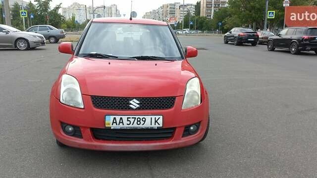 Красный Сузуки Свифт, объемом двигателя 1.3 л и пробегом 185 тыс. км за 5100 $, фото 6 на Automoto.ua