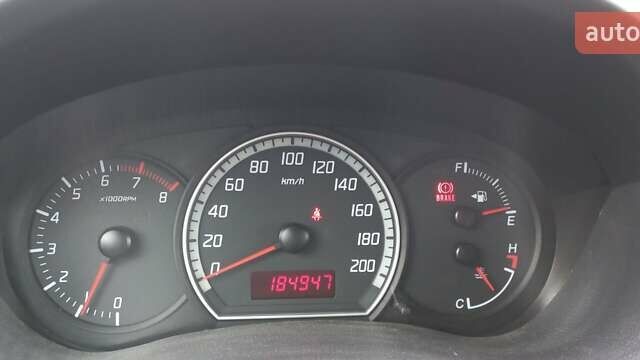 Красный Сузуки Свифт, объемом двигателя 1.3 л и пробегом 185 тыс. км за 5100 $, фото 9 на Automoto.ua