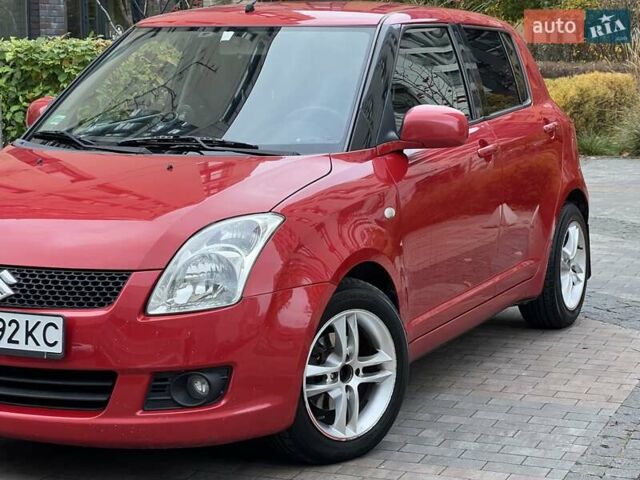 Красный Сузуки Свифт, объемом двигателя 1.49 л и пробегом 169 тыс. км за 6950 $, фото 4 на Automoto.ua