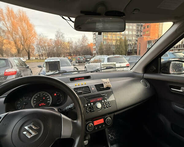 Красный Сузуки Свифт, объемом двигателя 1.33 л и пробегом 177 тыс. км за 5100 $, фото 7 на Automoto.ua