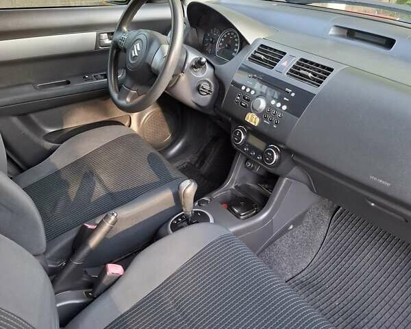 Красный Сузуки Свифт, объемом двигателя 1.33 л и пробегом 130 тыс. км за 5100 $, фото 3 на Automoto.ua