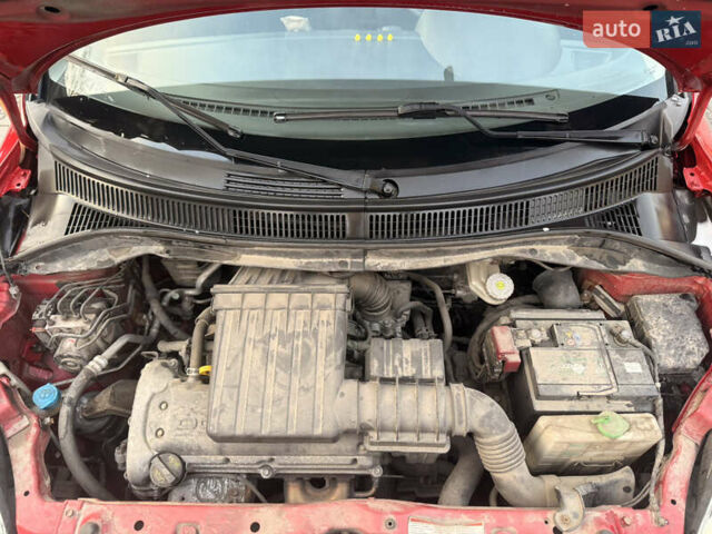 Красный Сузуки Свифт, объемом двигателя 1.33 л и пробегом 177 тыс. км за 5100 $, фото 6 на Automoto.ua