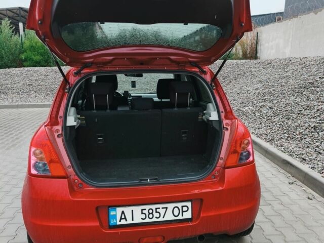 Червоний Сузукі Свифт, об'ємом двигуна 1.5 л та пробігом 220 тис. км за 5999 $, фото 5 на Automoto.ua