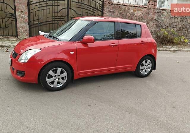 Сузуки Свифт 2010 в Киеве на Automoto.ua Красный Сузуки Свифт, объемом двигателя 1.33 л и пробегом 198 тыс. км за 4100 $, фото 7 на Automoto.ua
