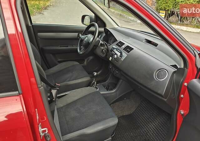 Сузуки Свифт 2010 в Киеве на Automoto.ua Красный Сузуки Свифт, объемом двигателя 1.33 л и пробегом 198 тыс. км за 4100 $, фото 22 на Automoto.ua
