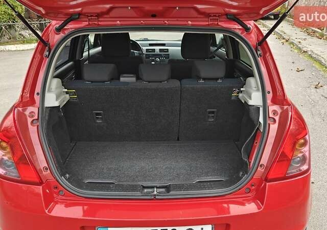 Сузуки Свифт 2010 в Киеве на Automoto.ua Красный Сузуки Свифт, объемом двигателя 1.33 л и пробегом 198 тыс. км за 4100 $, фото 27 на Automoto.ua