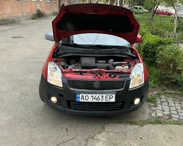 Червоний Сузукі Свифт, об'ємом двигуна 1.52 л та пробігом 200 тис. км за 6571 $, фото 3 на Automoto.ua