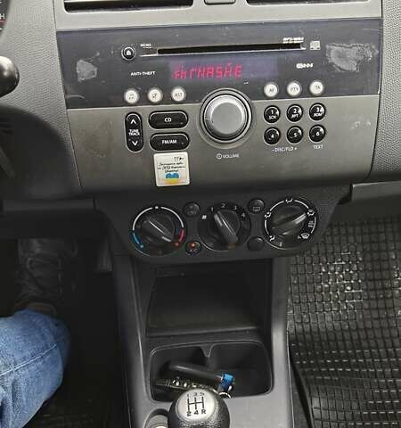 Сузуки Свифт 2010 в Киеве на Automoto.ua Красный Сузуки Свифт, объемом двигателя 1.33 л и пробегом 198 тыс. км за 4100 $, фото 18 на Automoto.ua