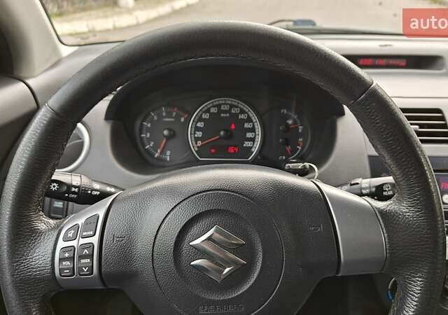 Сузуки Свифт 2010 в Киеве на Automoto.ua Красный Сузуки Свифт, объемом двигателя 1.33 л и пробегом 198 тыс. км за 4100 $, фото 15 на Automoto.ua