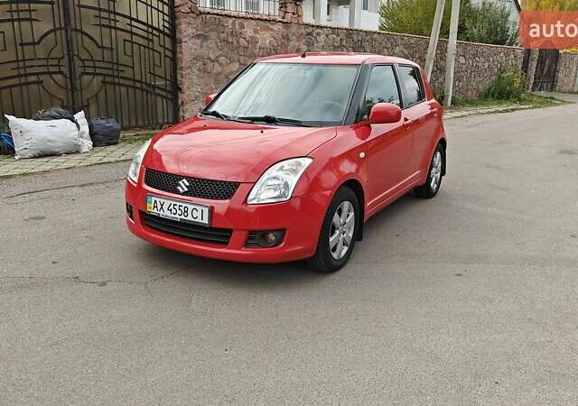 Сузуки Свифт 2010 в Киеве на Automoto.ua Красный Сузуки Свифт, объемом двигателя 1.33 л и пробегом 198 тыс. км за 4100 $, фото 2 на Automoto.ua