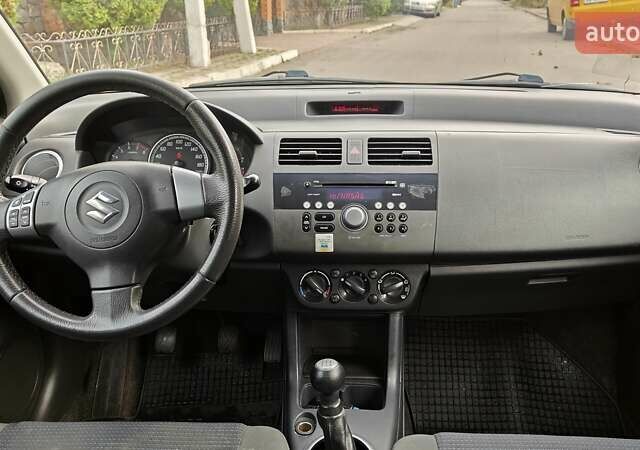 Сузуки Свифт 2010 в Киеве на Automoto.ua Красный Сузуки Свифт, объемом двигателя 1.33 л и пробегом 198 тыс. км за 4100 $, фото 26 на Automoto.ua