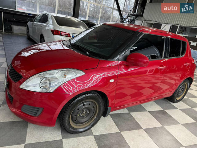 Червоний Сузукі Свифт, об'ємом двигуна 1.24 л та пробігом 140 тис. км за 7500 $, фото 2 на Automoto.ua