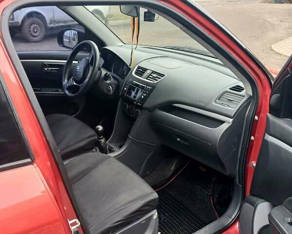 Красный Сузуки Свифт, объемом двигателя 1.24 л и пробегом 235 тыс. км за 6990 $, фото 8 на Automoto.ua