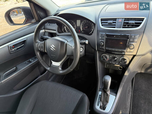 Червоний Сузукі Свифт, об'ємом двигуна 1.24 л та пробігом 145 тис. км за 8500 $, фото 17 на Automoto.ua