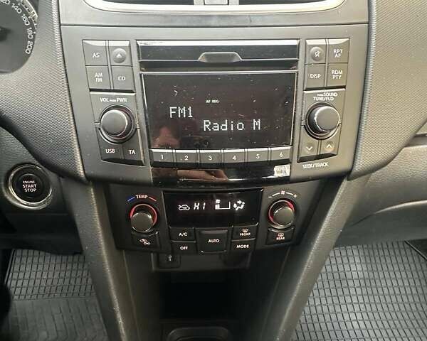 Красный Сузуки Свифт, объемом двигателя 1.2 л и пробегом 77 тыс. км за 8700 $, фото 34 на Automoto.ua