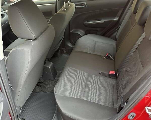 Красный Сузуки Свифт, объемом двигателя 1.2 л и пробегом 77 тыс. км за 8700 $, фото 26 на Automoto.ua