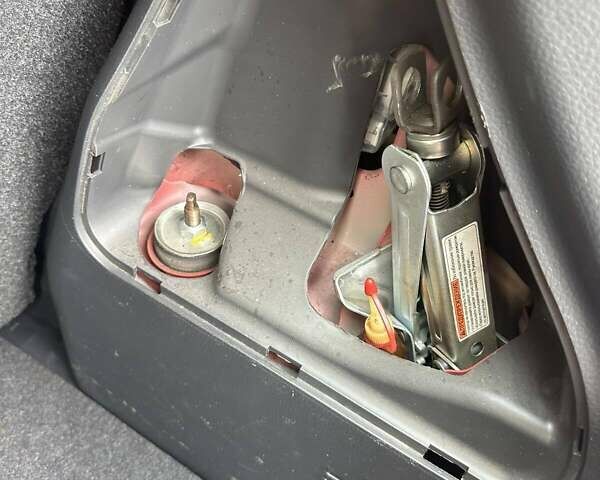 Красный Сузуки Свифт, объемом двигателя 1.2 л и пробегом 77 тыс. км за 8700 $, фото 31 на Automoto.ua